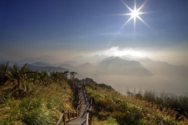 bulut ile güzel günbatımı