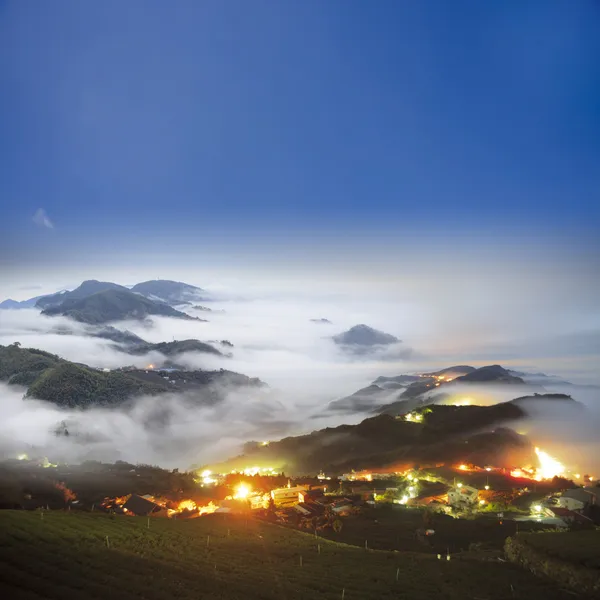 Belle vue nocturne dans la montagne — Photo