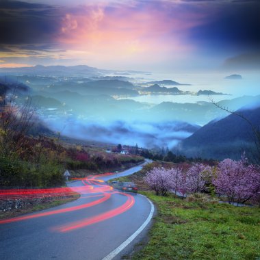 asfalt yol ve deniz