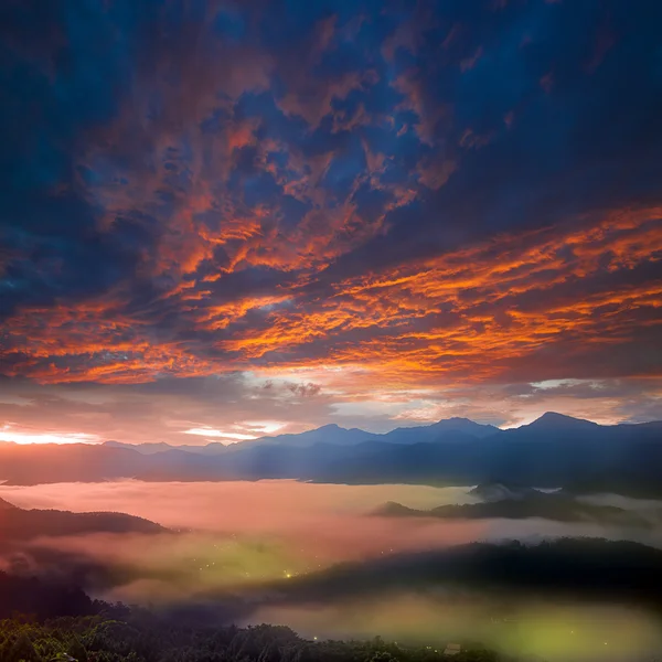 Schöner Sonnenaufgang — Stockfoto