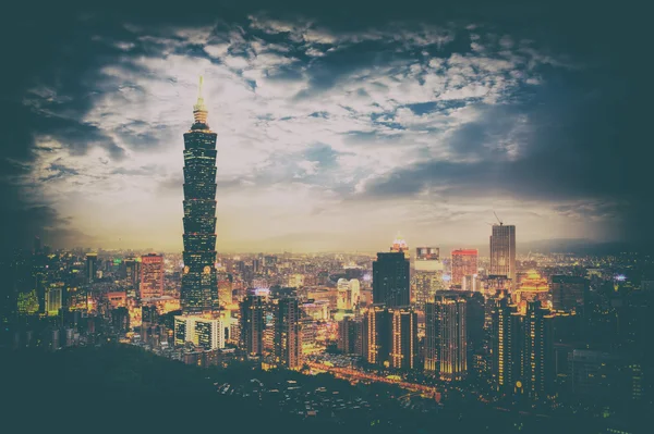 Skyline del distrito de Xinyi en Taipei — Foto de Stock