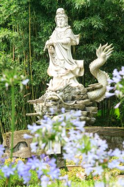 Çin Tanrılar heykelleri. (kuan yin) park.