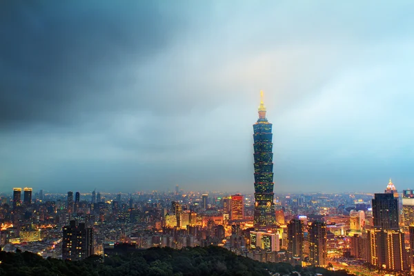 Taipei, horizonte nocturno de Taiwán . — Foto de Stock