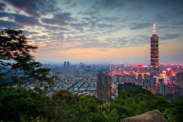 Taipei, Taiwan evening skyline. — Stock Photo, Image