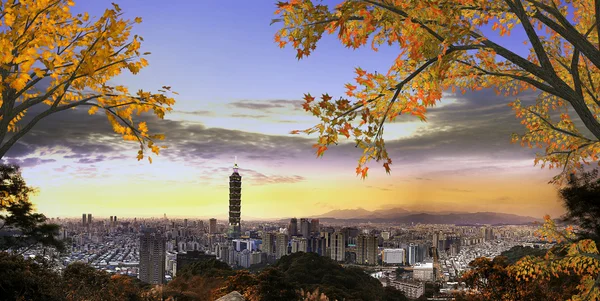 Full view of Taipei, Taiwan evening — Stock Photo, Image