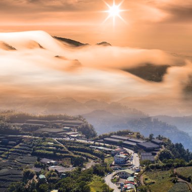 güzel gün batımı ile güzel dağ