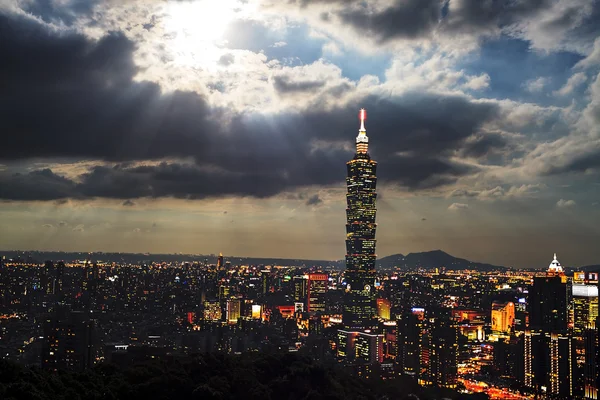 Fin utsikt över taipei, taiwan kväll — Stockfoto