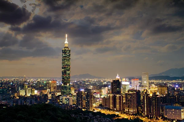 Ładny widok z taipei, Tajwan wieczorem — Zdjęcie stockowe