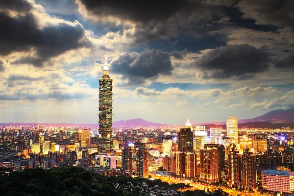 Plné zobrazení Tchaj-pej, Tchaj-wan večer — Stockfoto