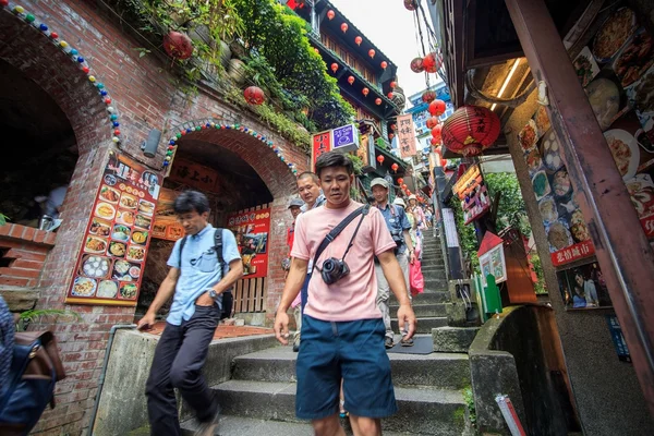 A paisagem da montanha à beira-mar em Jiufen — Fotografia de Stock