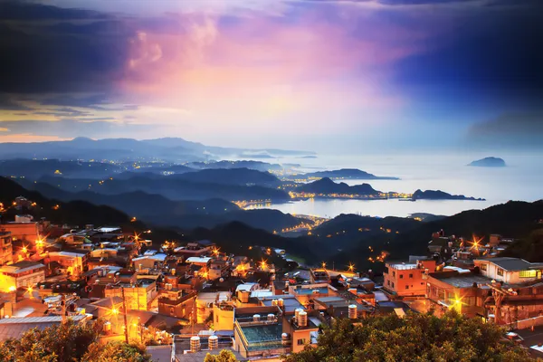 El pueblo de montaña junto al mar —  Fotos de Stock