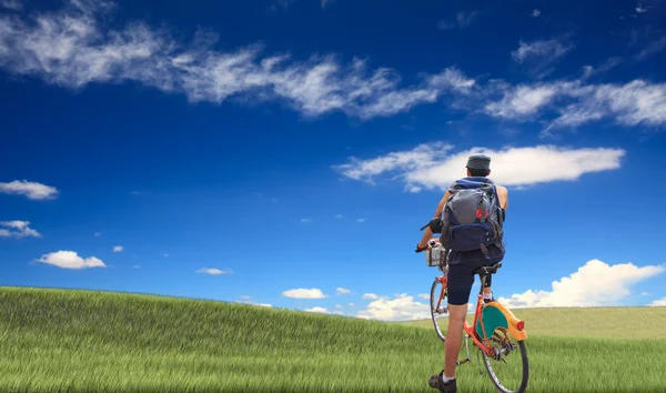 Cykel ridning med fin bakgrund — Stockfoto