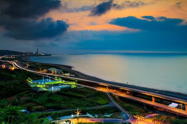 günbatımı manzara sahil yolu ile