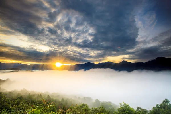 美しい山の日の出 — ストック写真