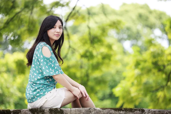 Beauté romantique fille en plein air — Photo