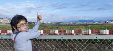 TAIPEI, TAIWAN - 15 Kasım 2021: Taipei, Tayvan 'daki Taipei Songshan Havaalanı' nda uçak vergisi.