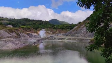 Sülfür Vadisi, Tayvan - 19 Kasım 32021: Yangmingshan Ulusal Parkı, Tayvan