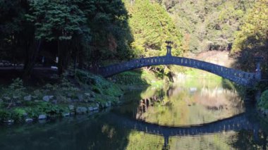 Shanlinxi Orman Ekolojik Tatil Köyü zengin tema aktiviteleri, mevsimlik çiçekler ve zengin ekolojiye ev sahipliği yapıyor