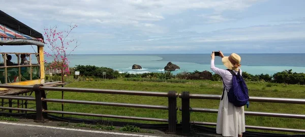 Океан Хуалянь Тайваня Китай Красивое Голубое Море Пышной Горой Гранитным — стоковое фото
