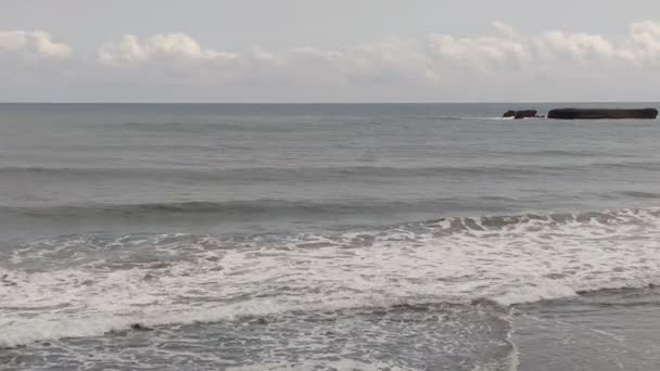 Océano Hualien Taiwán China Hermoso Mar Azul Con Exuberante Montaña — Vídeos de Stock