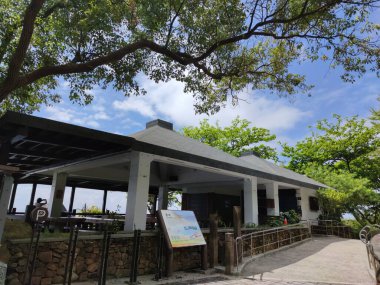 Jinzun, Donghe Township, Taitung County, Taitung, Tayvan 'ın güzel sahil şeridine bakıyor.