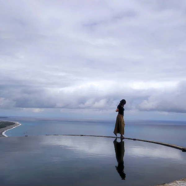 Vista Del Paisaje Hermosa Costa Oriental Con Cielo Azul Reflejo — Foto de Stock