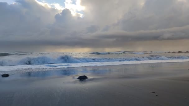 Παραλία Ντούλι Του Ουρανού Taitung Απολαμβάνει Την Όμορφη Ακτογραμμή Του — Αρχείο Βίντεο
