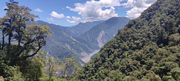 Vuori Graniittikivi Maisema Kiviä Kaunis Asfalttitie Etelä Suuntaiset Valtatiet Taiwan — kuvapankkivalokuva