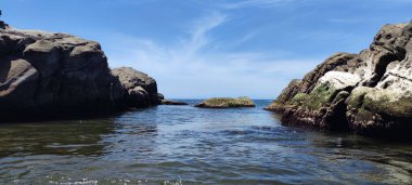 Nanya Strange Rocks, New Taipei City - 27 Haziran 2022: Yüzlerce metre uzanan tuhaf kaya ve kayaların Bambu Vurdu Kayası, Dondurmalı Kaya, Deniz Köpeği Kayası vs. olduğu söylenebilir. Doğal Jeoloji Sınıfı, Xinshi, Tayvan