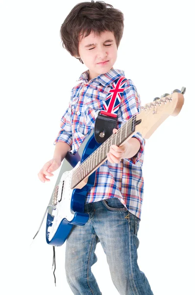 Pequeno menino estilo britpop com electoguitar olhos fechados — Fotografia de Stock