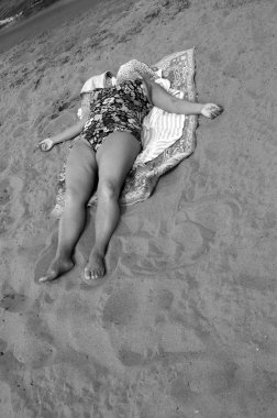 bir kum üzerinde dinlenme