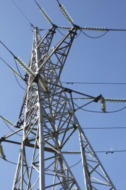 yüksek gerilim hattı ve gökyüzü arka plan üzerinde