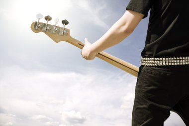 gitar çalmak