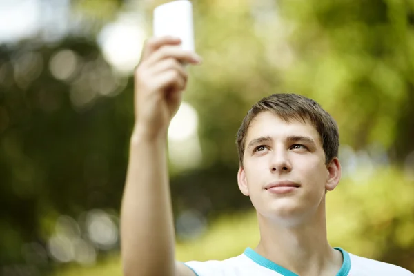 Adolescente com palmtop — Fotografia de Stock