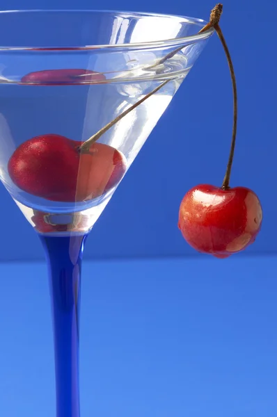 Cocktail og søde kirsebær - Stock-foto
