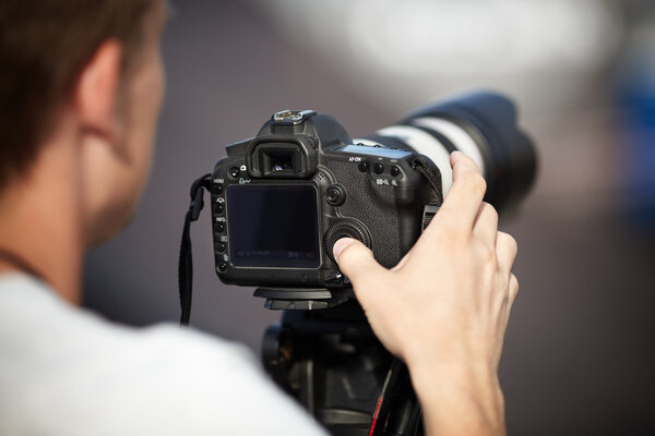 Fotógrafo con Lente Telefoto — Foto de Stock