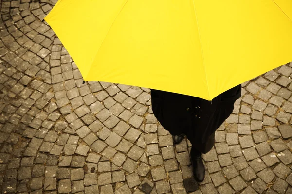 Gelber Regenschirm — Stockfoto