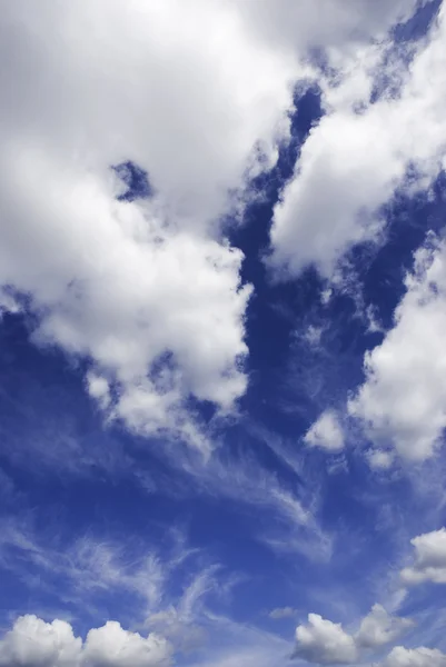 Lucht en wolken — Stockfoto