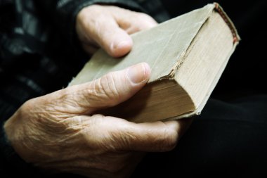 kitap ve eski eller