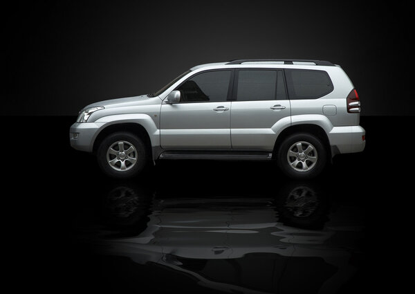 Luxury silver rover with reflection(special fx)