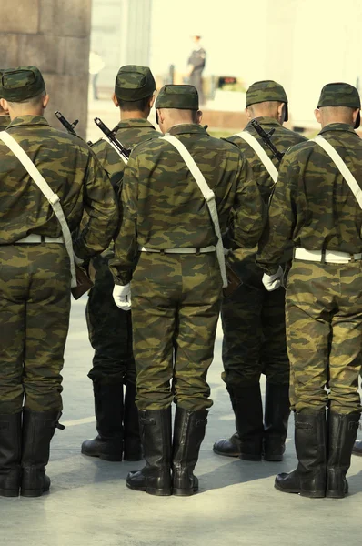 Soldaten op de parade — Stockfoto