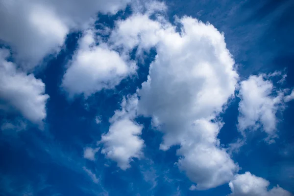 Himmel und Wolken — Stockfoto