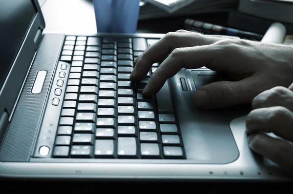 Work on the laptop — Stock Photo, Image