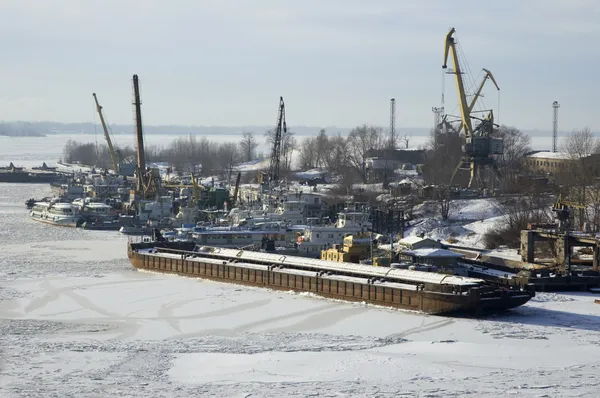 Ryska floden volga på vintern — Stockfoto