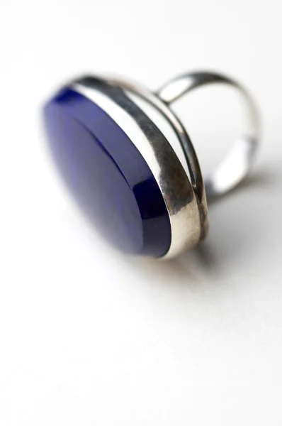 Stříbrný prsten v makru — Stock fotografie