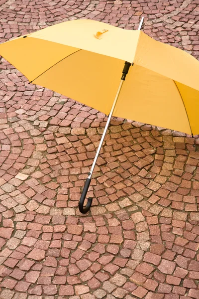 Gelber Regenschirm — Stockfoto