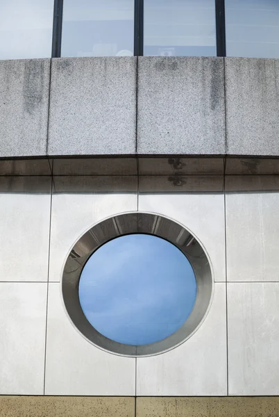 Rond venster — Stockfoto