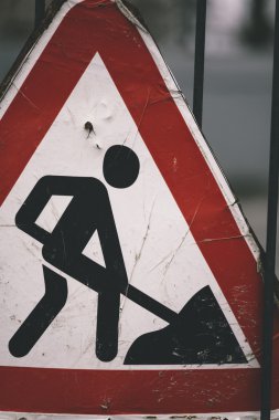 yol inşaat levhası