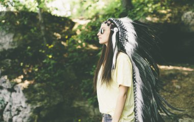 Hint headdress olan kadın