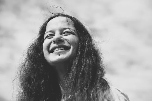 Gelukkig lachende vrouw — Stockfoto